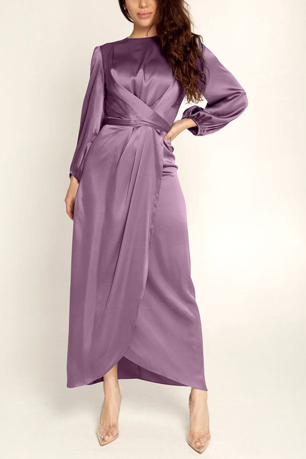 Longue Robe en Satin Taille Torsadée Manches Longues