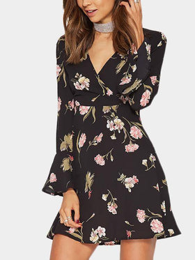 Mini Robe Noire à Imprimé Floral Col en V