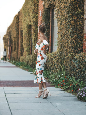 Robe Moulante à Epaules Dénudées Imprimé Floral